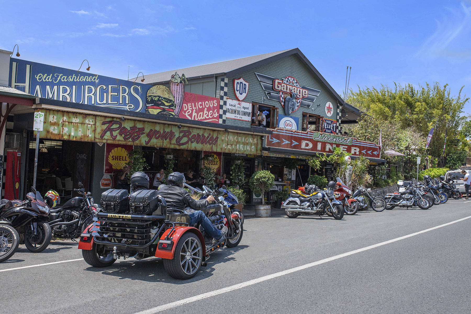 rick's garage near panorama palmwoods estate